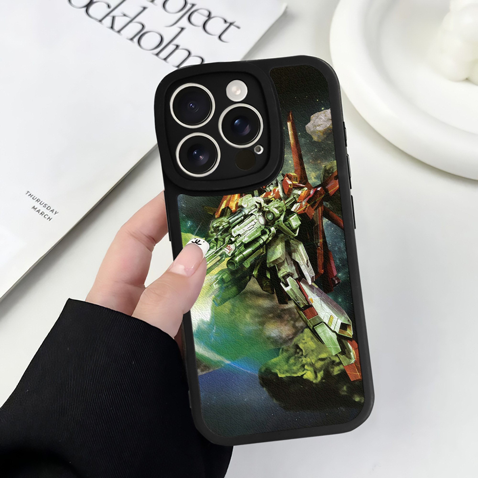 （画像用） 機動戦士ガンダム Mobile Suit Gundam 【iPhone 16シリーズ対応】シリコンスマホケース（レザー調） 材質：シリコン